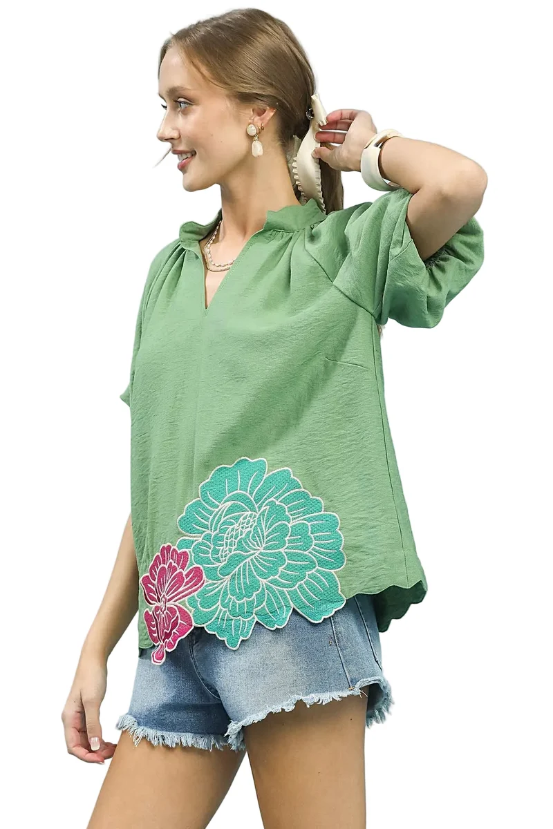 Verfijnde blouse met bloemenborduurwerk, een comfortabele pasvorm en gemaakt van zachte viscose.