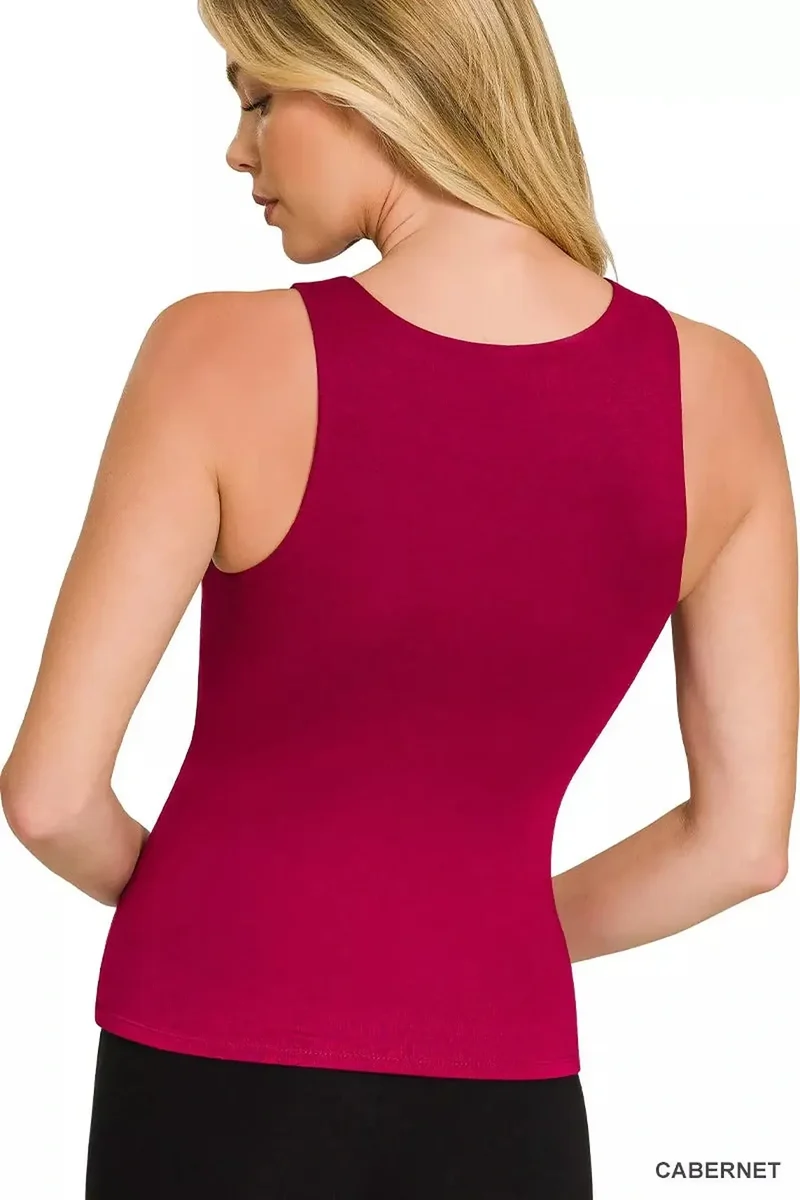 Luxe dubbellaagse tanktop van premium rayon met ronde hals.