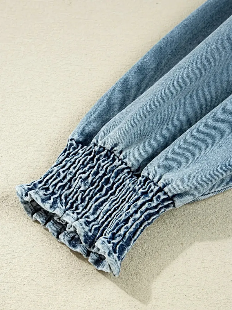 Elegante denim overhemdjurk met knoopsluiting, zakken en geplooide manchetten.