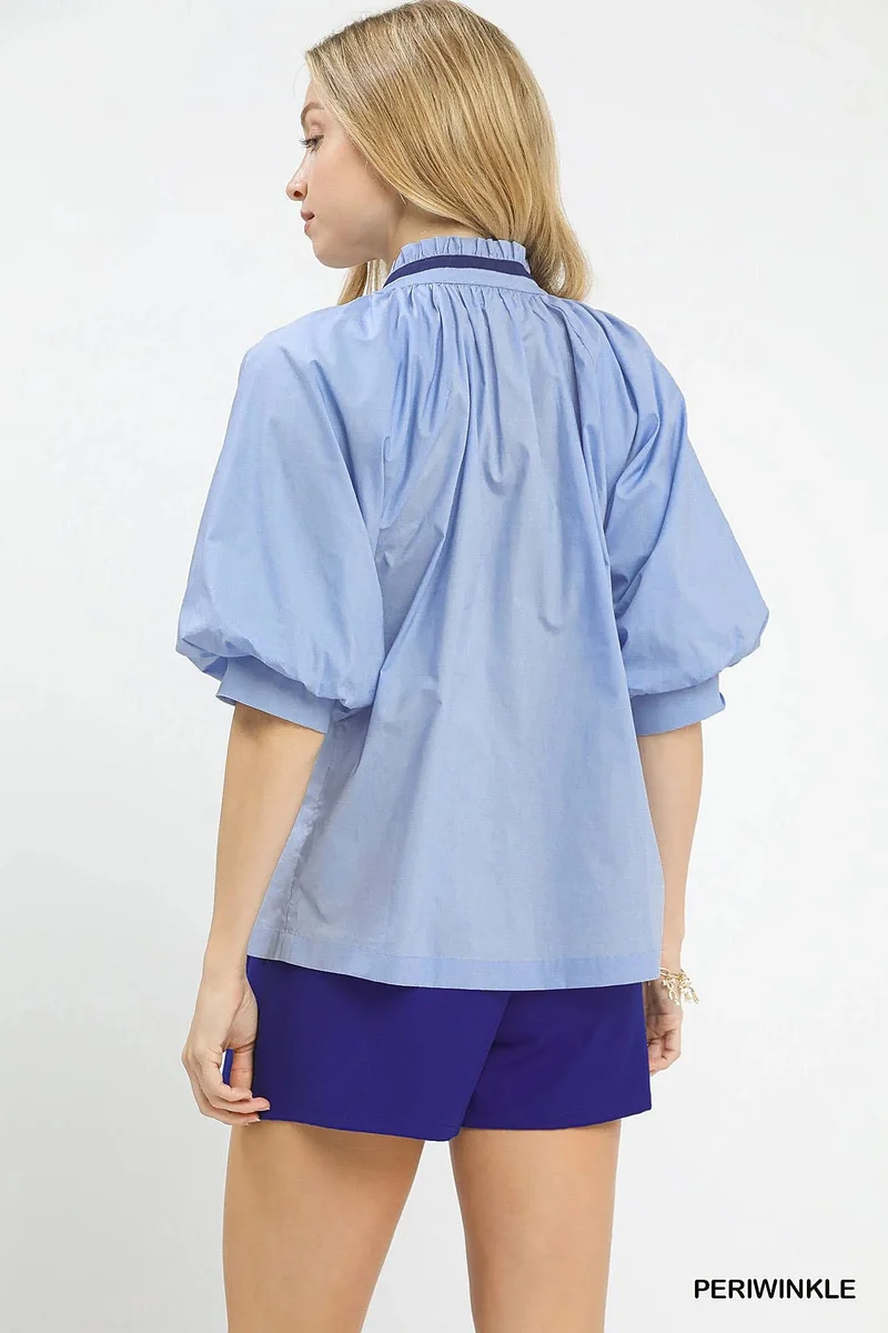 Elegante katoenen top met borduursels, V-hals en pofmouwen voor een stijlvolle look.