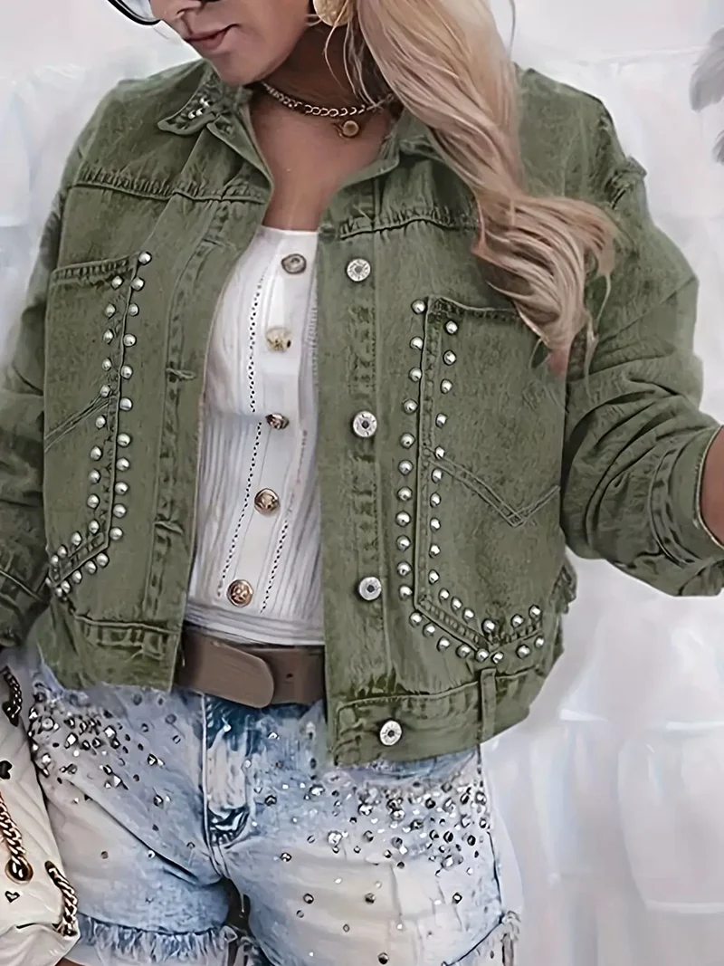 Elegant spijkerjack met studs, knoopsluiting en zakken.
