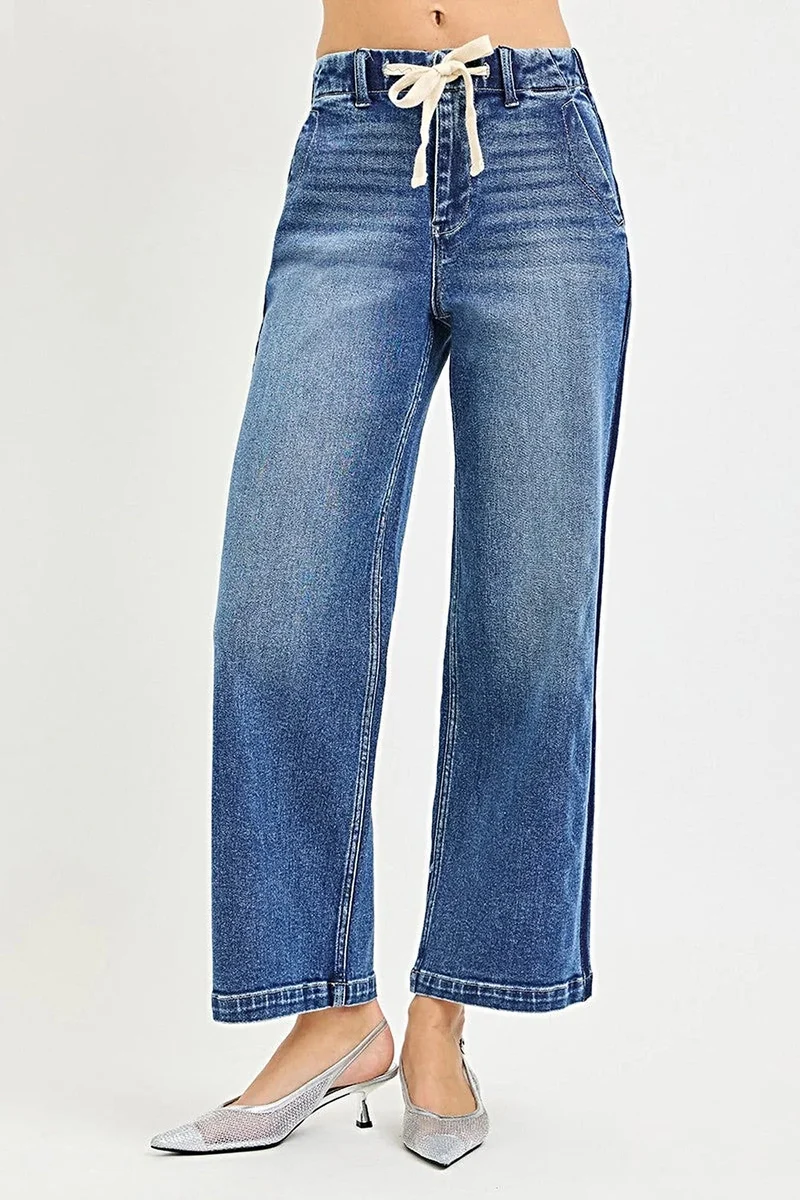 Geef je stijl een boost met de RISEN Elastic Band Wide Leg Jeans - High Rise & Cropped Fit