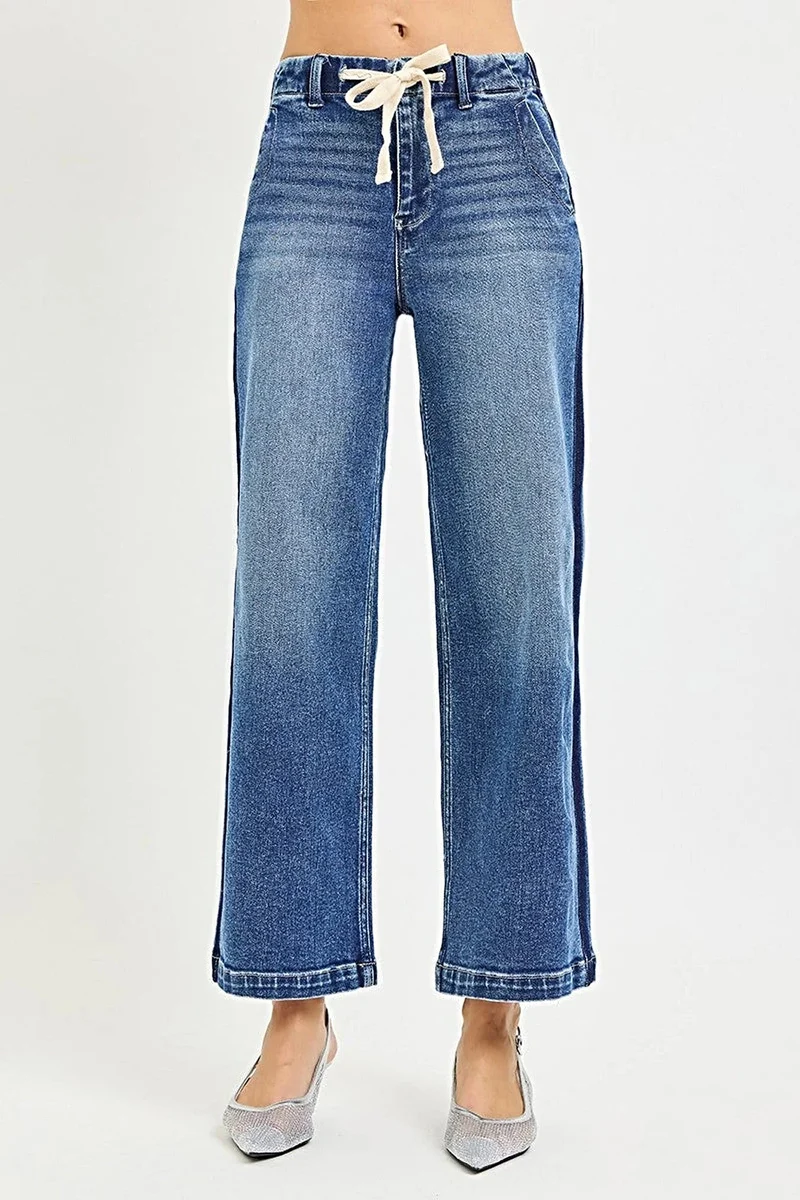 Geef je stijl een boost met de RISEN Elastic Band Wide Leg Jeans - High Rise & Cropped Fit