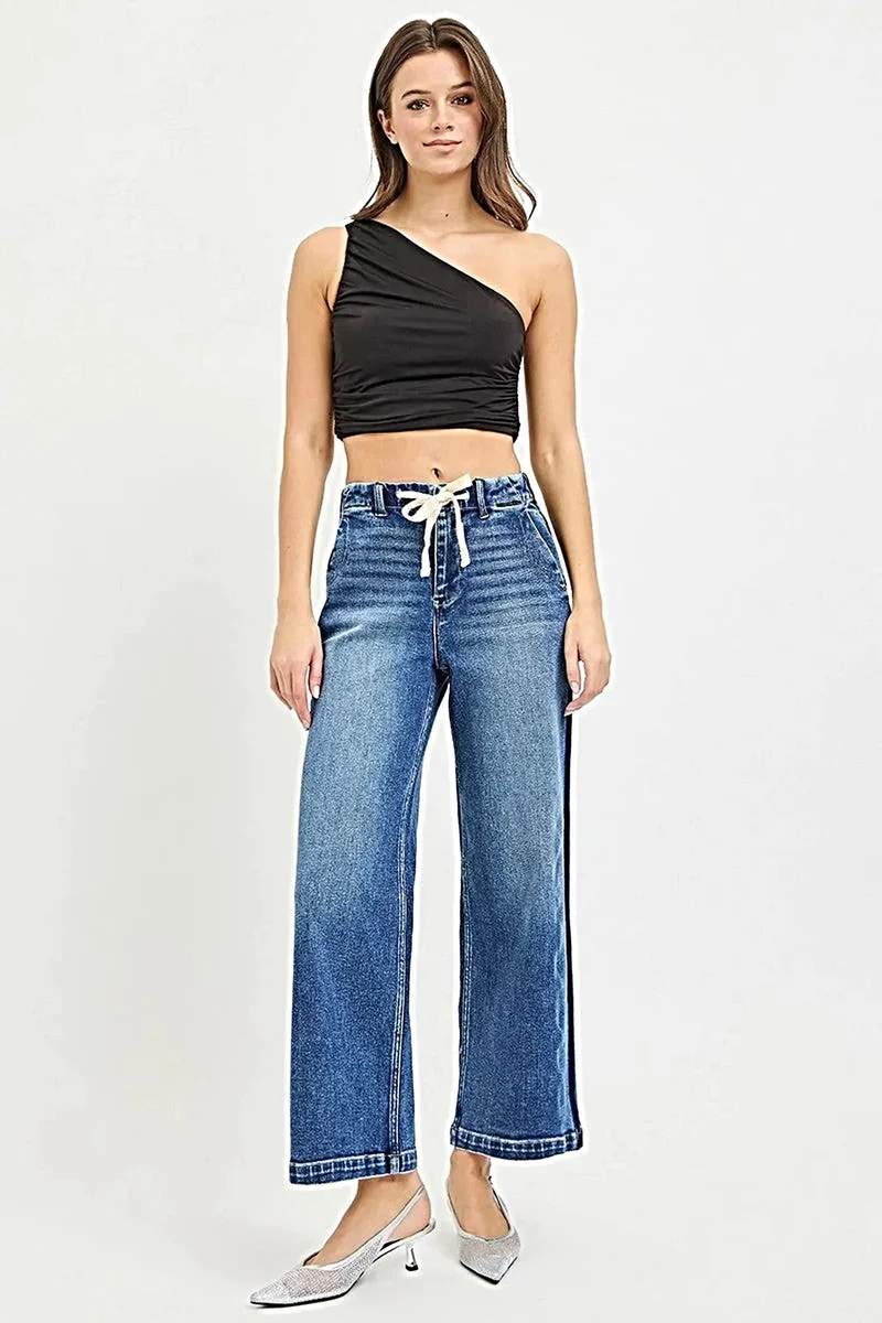 Geef je stijl een boost met de RISEN Elastic Band Wide Leg Jeans - High Rise & Cropped Fit