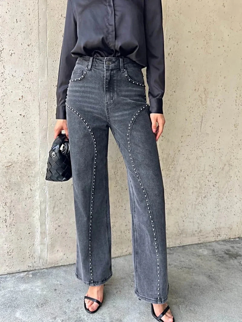 Luxe jeans met wijde pijpen en studs - 95% rayon, geen stretch, machinewasbaar, elegante pasvorm