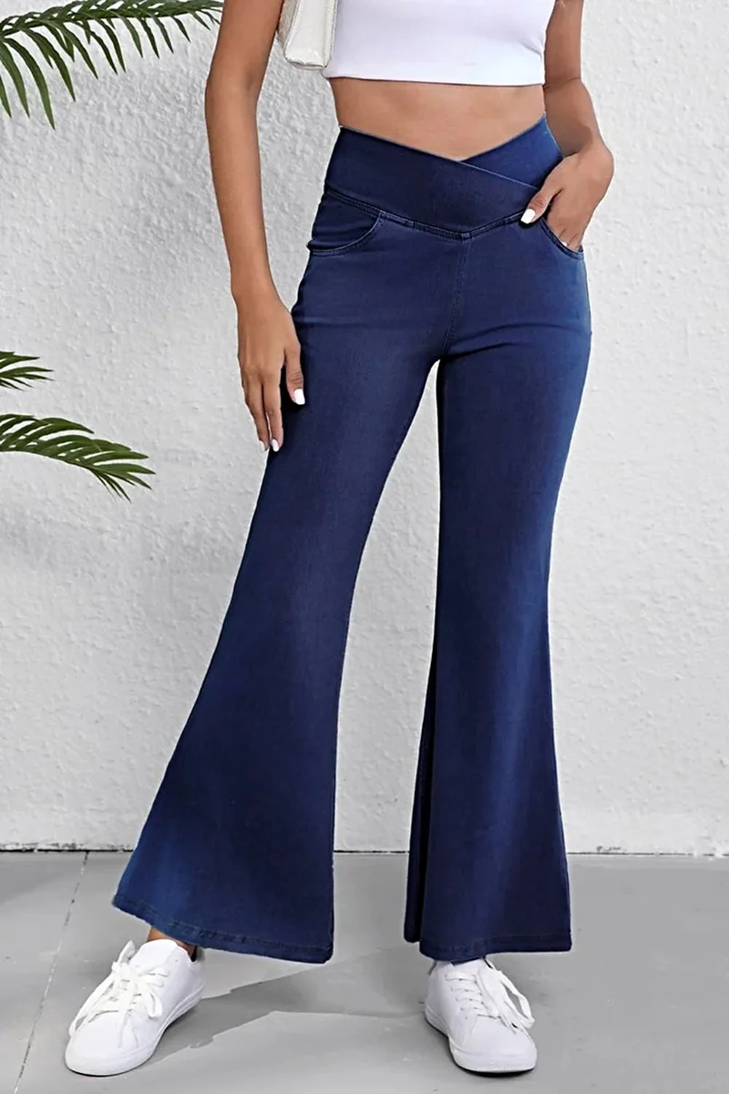 Geef je stijl een boost met deze flared jeans met hoge taille - met zakken, licht elastisch en een luxe pasvorm.