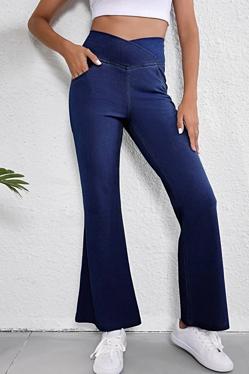 Geef je stijl een boost met deze flared jeans met hoge taille - met zakken, licht elastisch en een luxe pasvorm.