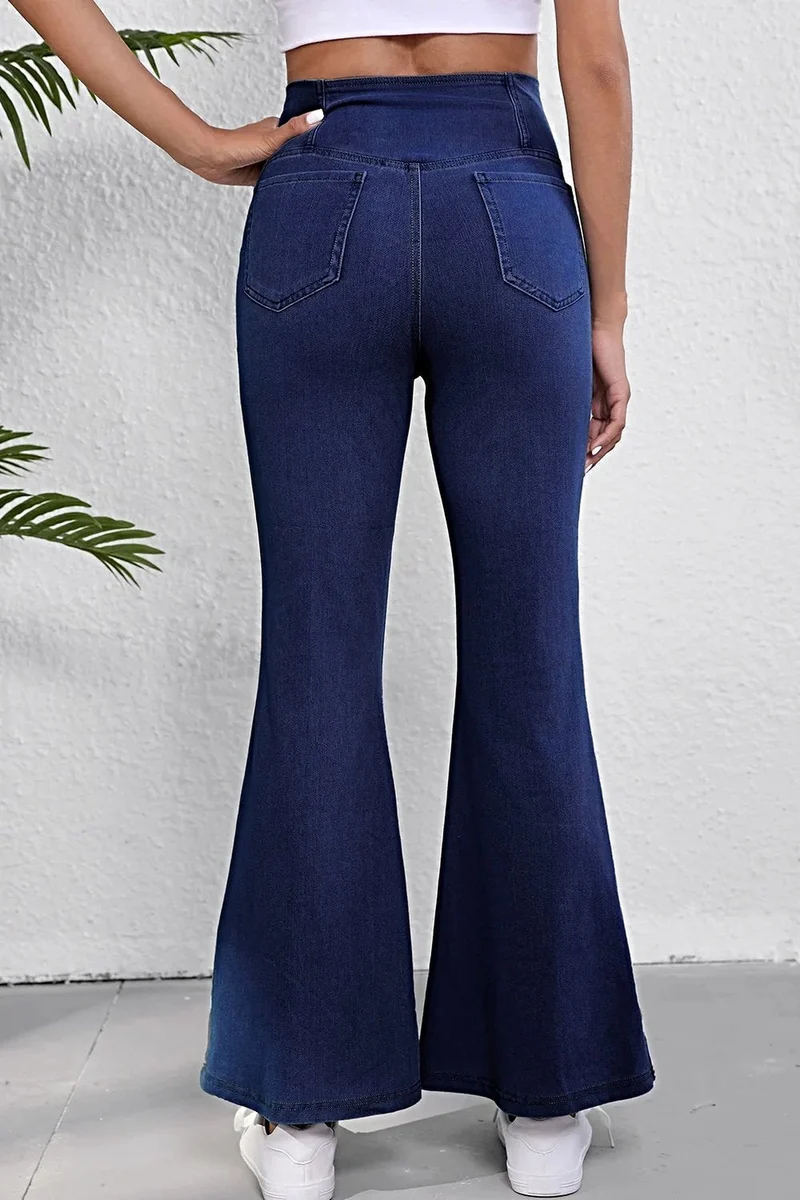 Geef je stijl een boost met deze flared jeans met hoge taille - met zakken, licht elastisch en een luxe pasvorm.