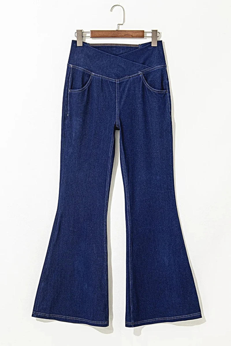 Geef je stijl een boost met deze flared jeans met hoge taille - met zakken, licht elastisch en een luxe pasvorm.