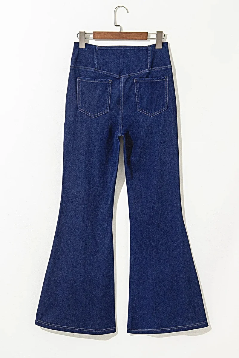Geef je stijl een boost met deze flared jeans met hoge taille - met zakken, licht elastisch en een luxe pasvorm.
