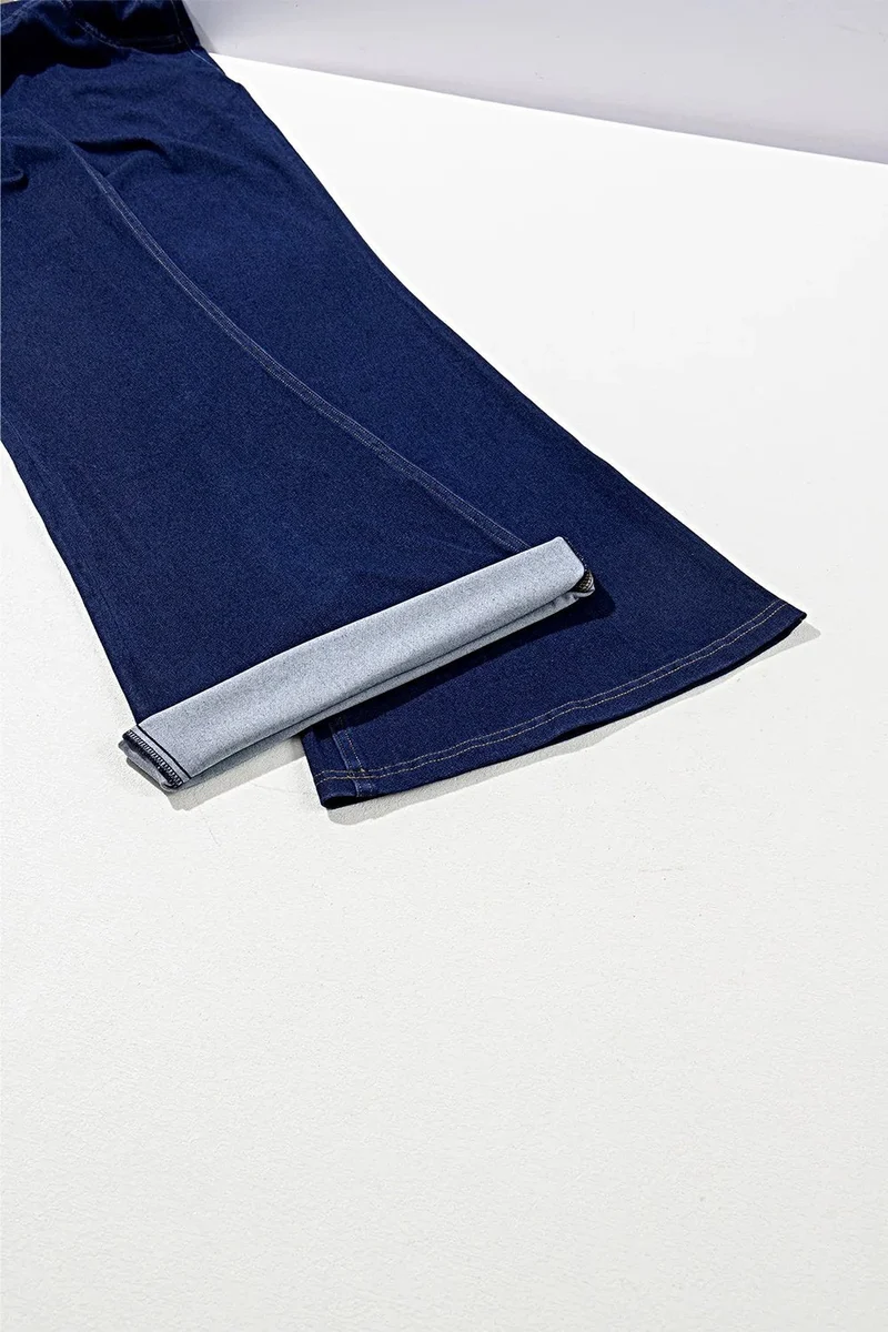 Geef je stijl een boost met deze flared jeans met hoge taille - met zakken, licht elastisch en een luxe pasvorm.