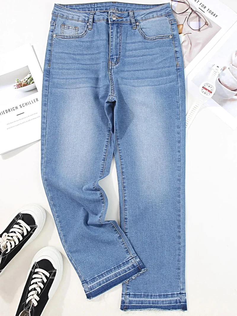 Elegante cropped jeans met onafgewerkte zoom voor dames – licht elastisch en gemaakt van een hoogwaardige katoenmix.