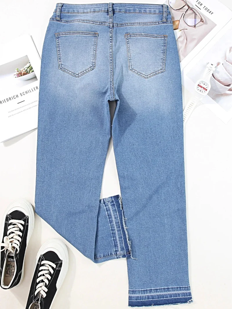 Elegante cropped jeans met onafgewerkte zoom voor dames – licht elastisch en gemaakt van een hoogwaardige katoenmix.