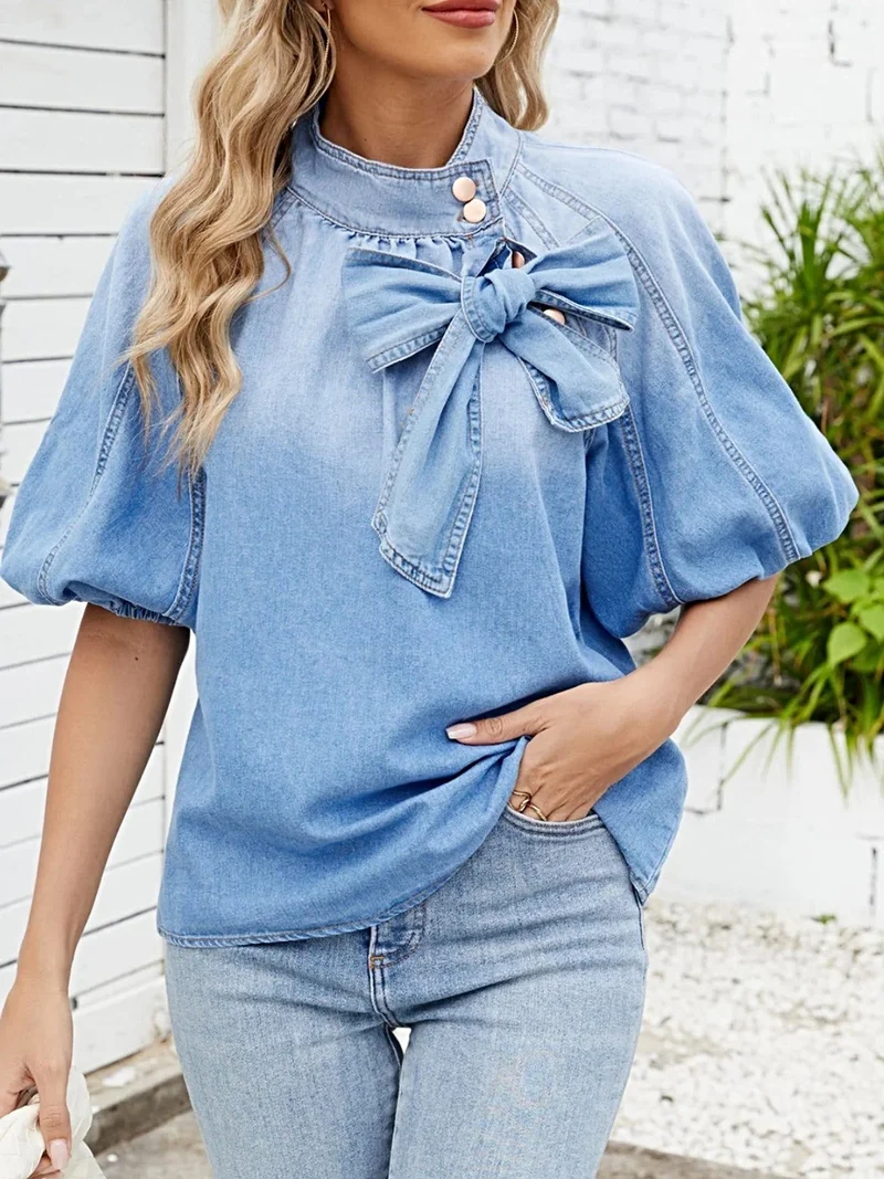 Stijlvol denim overhemd met strik en pofmouwen - elegante damestop van een rayonmix