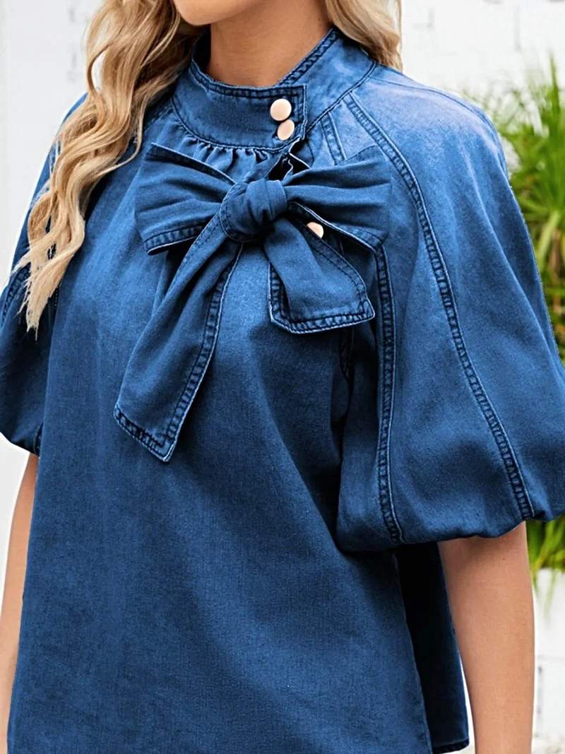 Stijlvol denim overhemd met strik en pofmouwen - elegante damestop van een rayonmix
