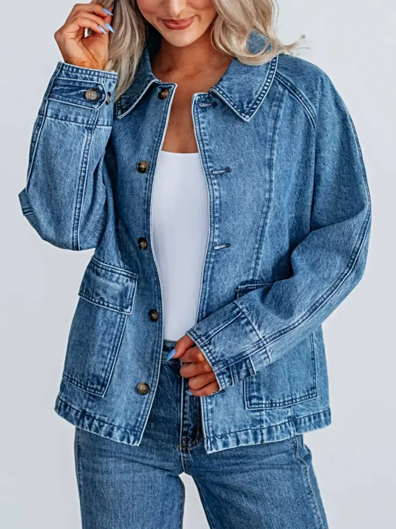 Chique spijkerjas met knoopsluiting, oversized pasvorm en zakken voor een moeiteloze stijl.