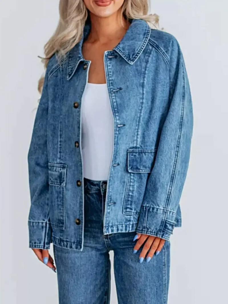 Chique spijkerjas met knoopsluiting, oversized pasvorm en zakken voor een moeiteloze stijl.