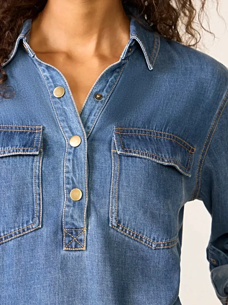 Stijlvolle cropped denim top met knoopdetails en zakken – Trendsi