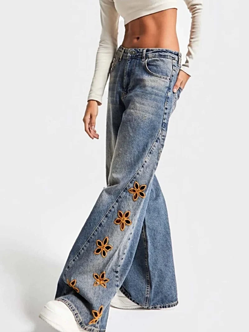 Chique jeans met geborduurde bloemen en wijde pijpen met een verwassen look, 100% katoen