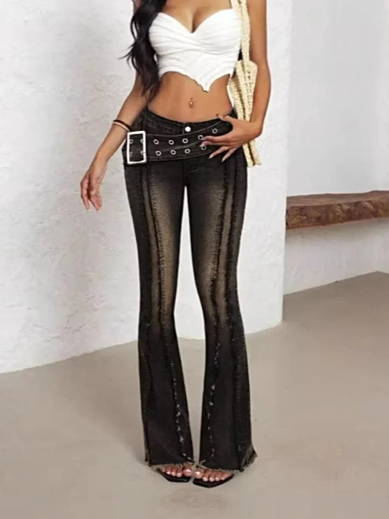 Chique flared jeans met riem, hoge taille en distressed details voor stijlvolle outfits