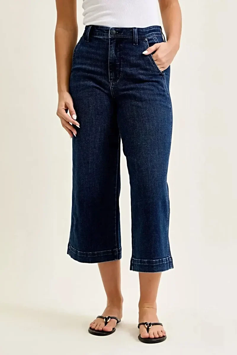 Judy Blue High Waist Wide Jeans - Flatterende hoge taille met taps toelopende pijpen voor een moderne stijl