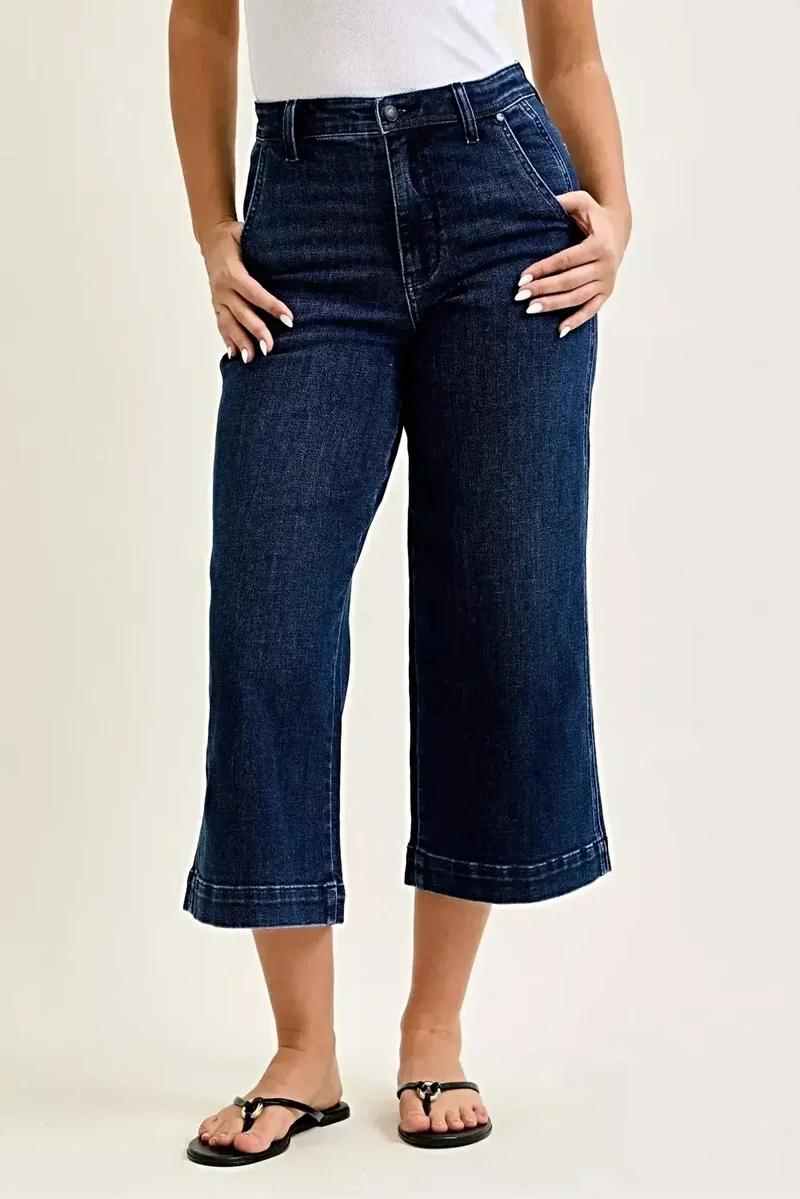Judy Blue High Waist Wide Jeans - Flatterende hoge taille met taps toelopende pijpen voor een moderne stijl