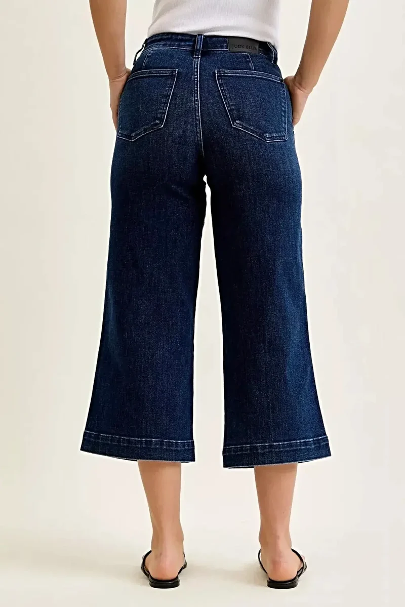 Judy Blue High Waist Wide Jeans - Flatterende hoge taille met taps toelopende pijpen voor een moderne stijl