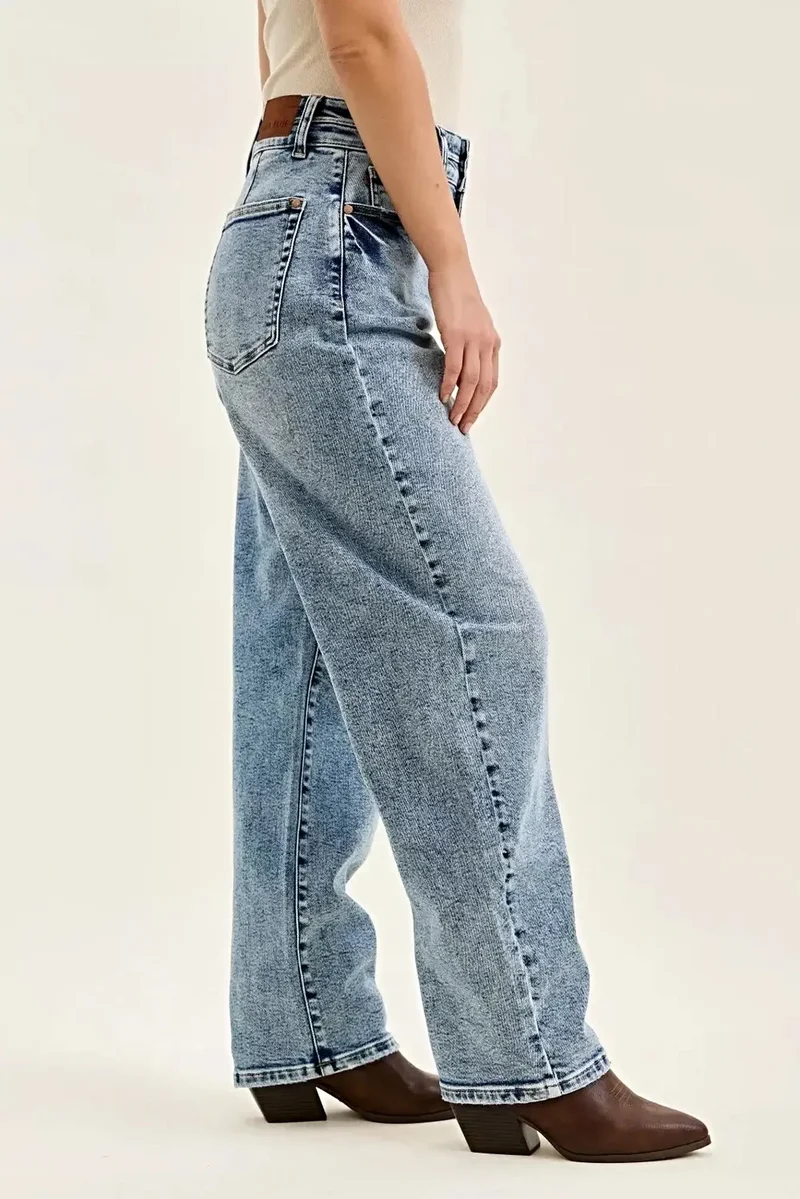 Judy Blue jeans met hoge taille voor grote maten - Marlow Arc-been met dubbele tailleband voor comfort de hele dag door.
