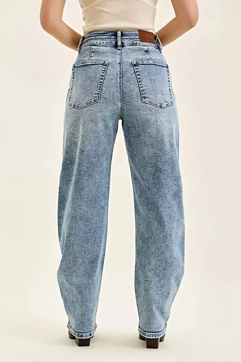 Judy Blue jeans met hoge taille voor grote maten - Marlow Arc-been met dubbele tailleband voor comfort de hele dag door.