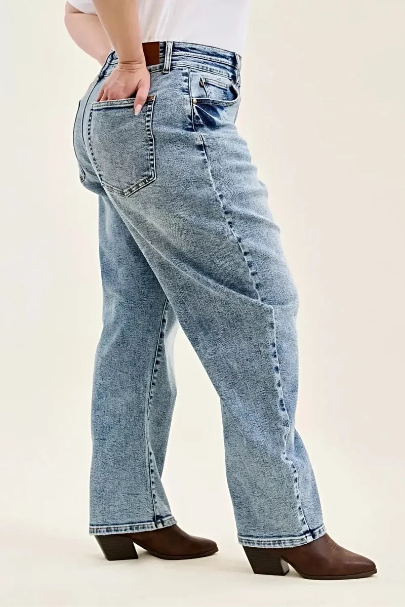 Judy Blue jeans met hoge taille voor grote maten - Marlow Arc-been met dubbele tailleband voor comfort de hele dag door.