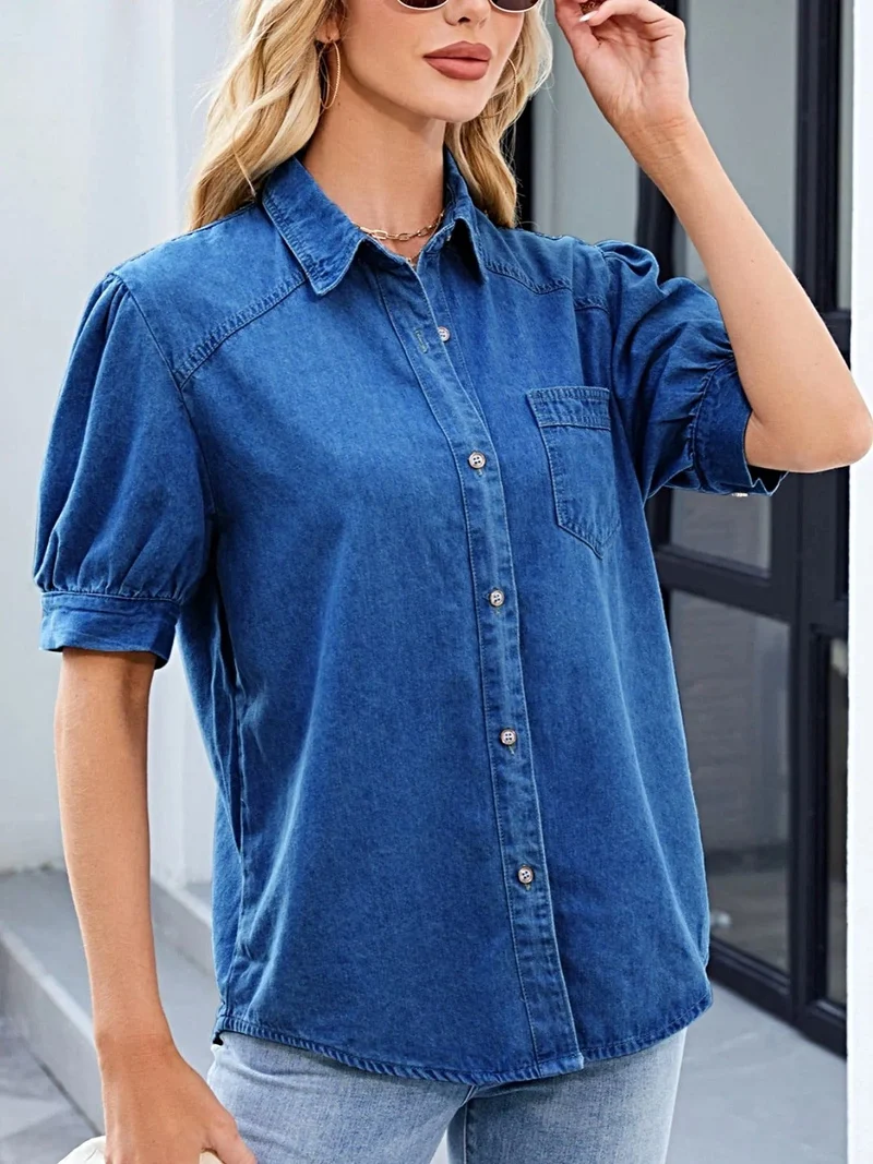 Luxe denim overhemd met pofmouwen, knoopsluiting aan de voorkant en zakken.