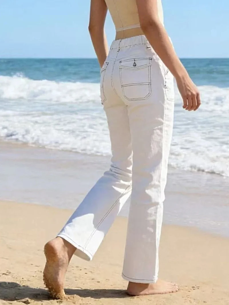 Stijlvolle jeans met wijde pijpen, contrasterende stiksels en zakken | 85% katoen, 15% polyester