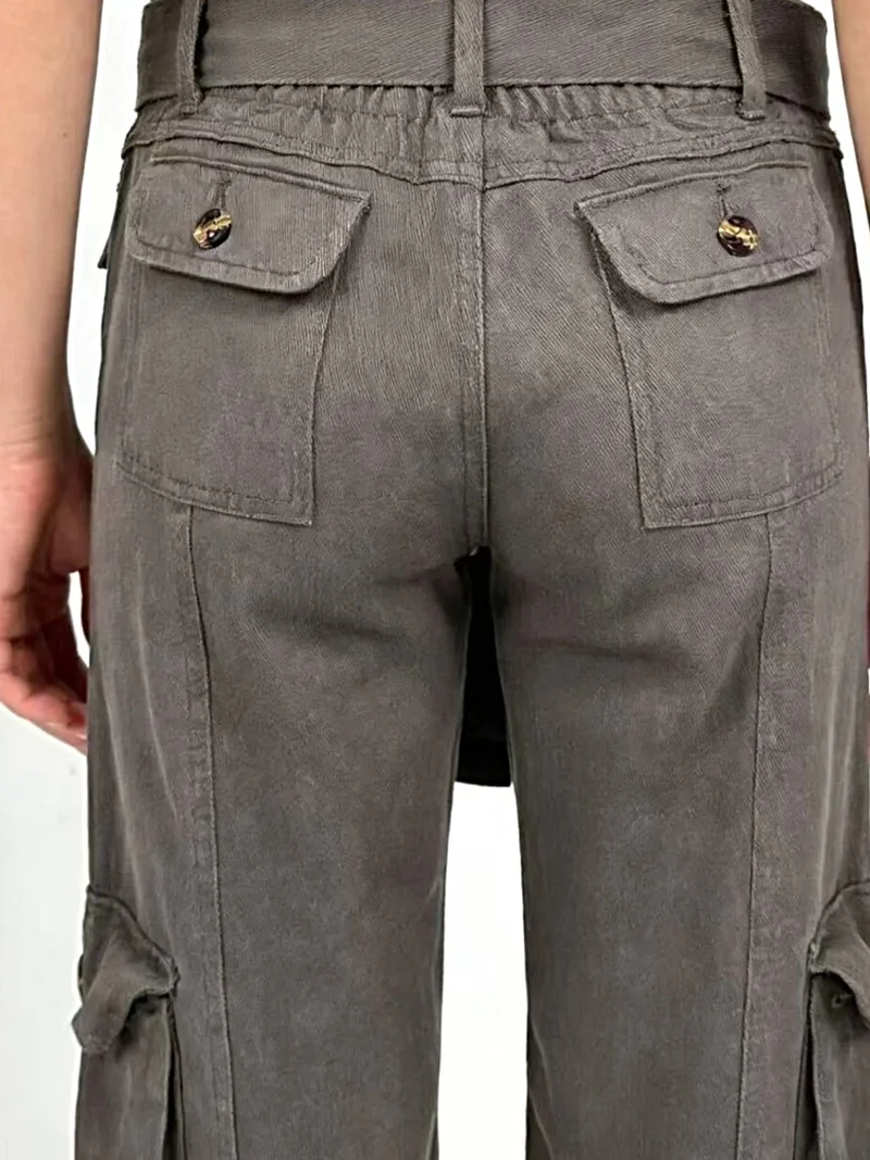 Luxe cargo jeans met wijde pijpen en zakken, gemaakt van 85% katoen - trendy en comfortabel.