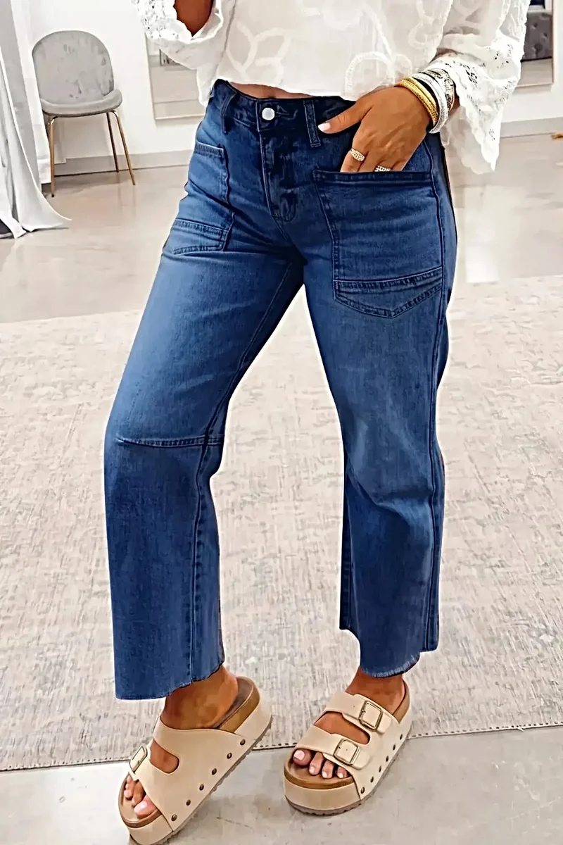 Luxe jeans met hoge taille, rechte pijpen, onafgewerkte zoom en zakken.