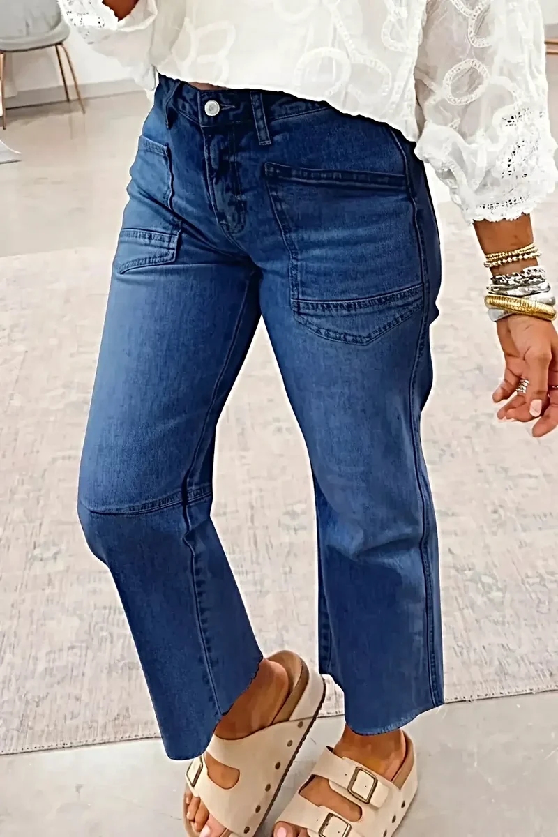 Luxe jeans met hoge taille, rechte pijpen, onafgewerkte zoom en zakken.