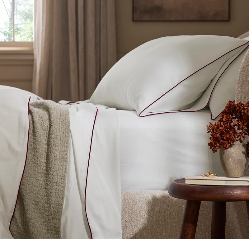 Signature Embellished Pillowcase Set - White/Holly Piped Edge