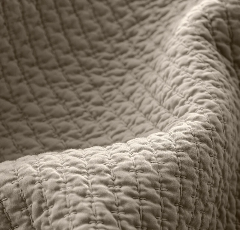 Signature Textured Stitch Quilt - Oak