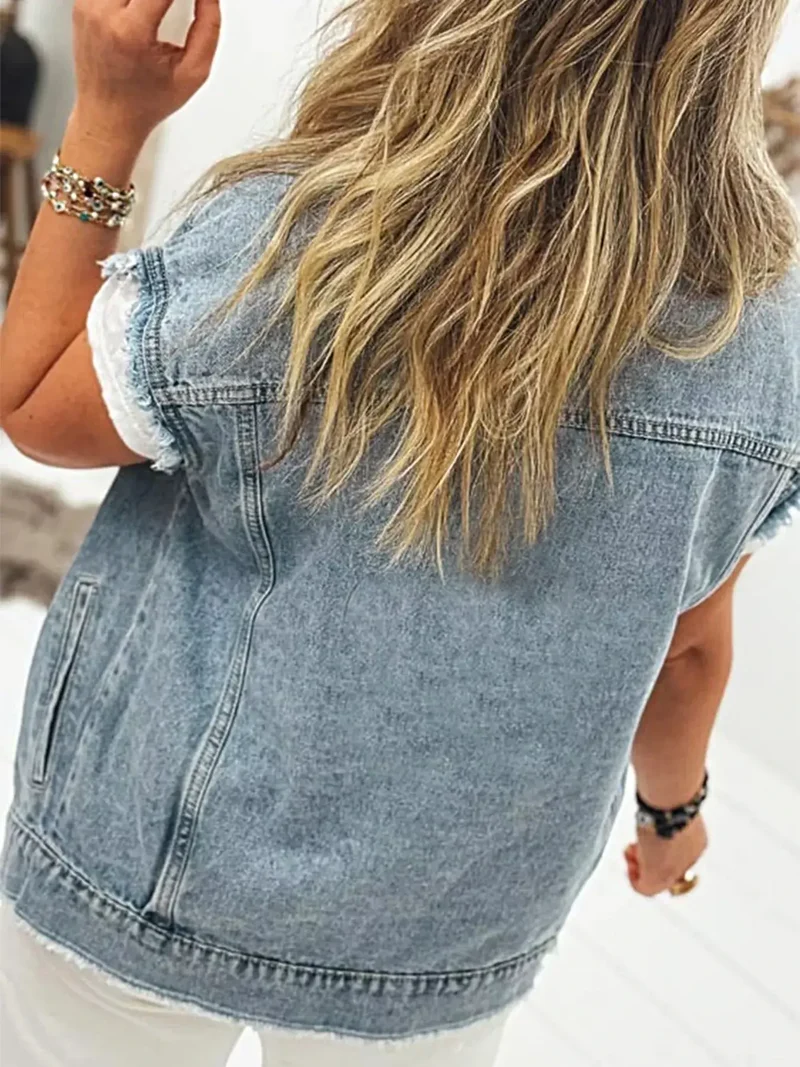 Stijlvol denim vest voor dames met klepzak en gerafelde details - comfortabele katoenmix