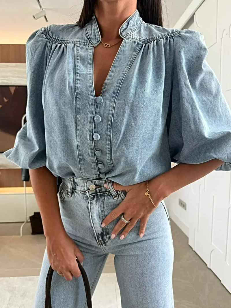 Luxe denim top met pofmouwen en knoopsluiting | 65% katoenmix voor extra comfort