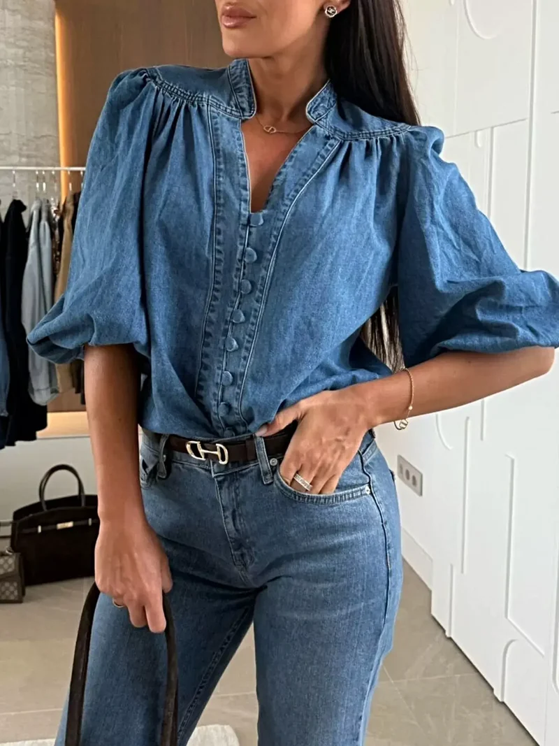 Luxe denim top met pofmouwen en knoopsluiting | 65% katoenmix voor extra comfort