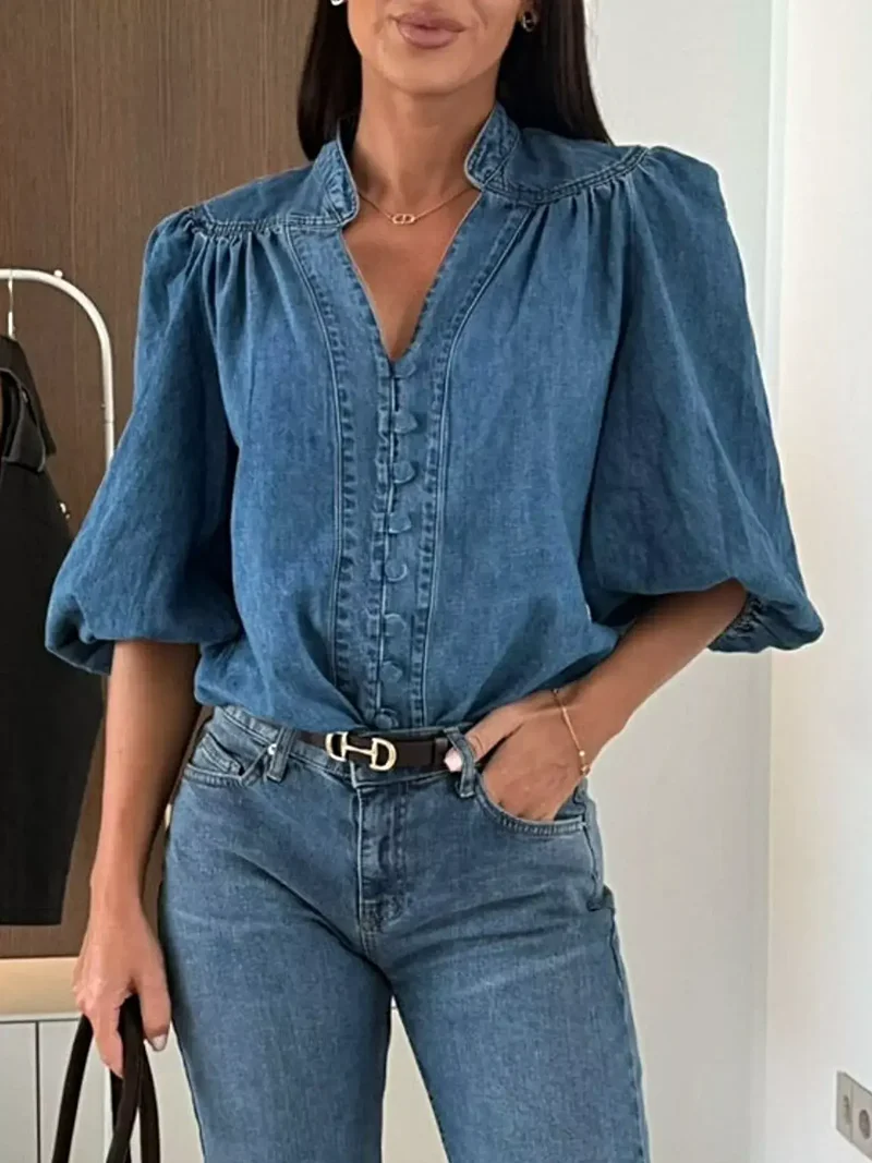 Luxe denim top met pofmouwen en knoopsluiting | 65% katoenmix voor extra comfort