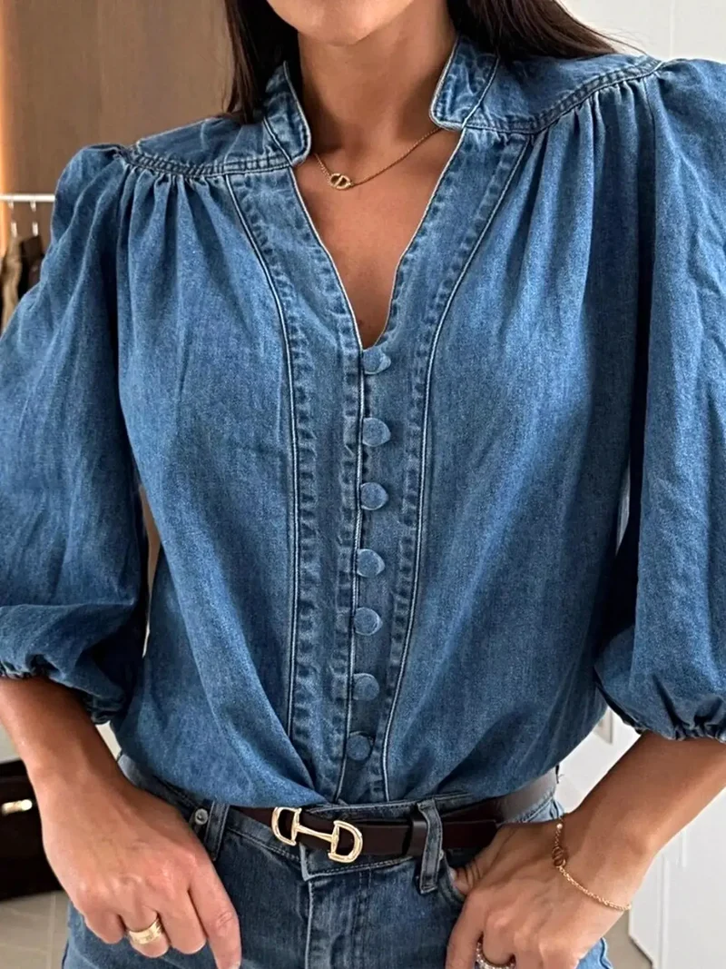 Luxe denim top met pofmouwen en knoopsluiting | 65% katoenmix voor extra comfort