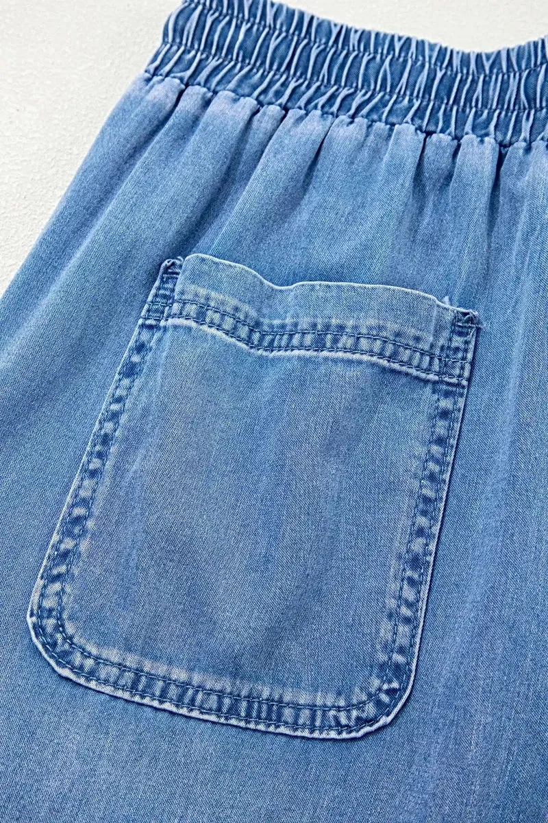 Luxe jeans met zakken en een losse pasvorm, voorzien van een elastische tailleband met trekkoord voor optimaal comfort.