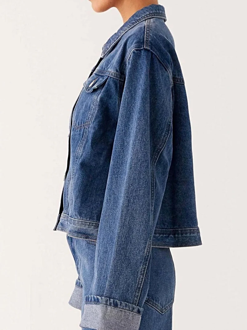 Stijlvol oversized spijkerjack met knoopsluiting en zakken - perfect om te combineren met andere kledingstukken.
