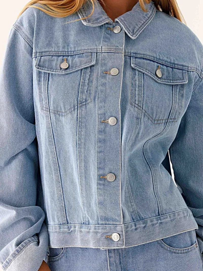 Stijlvol oversized spijkerjack met knoopsluiting en zakken - perfect om te combineren met andere kledingstukken.