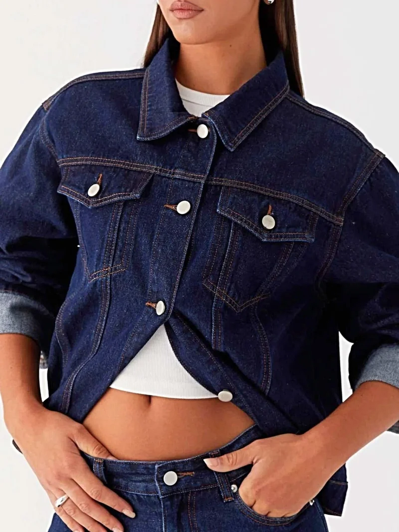 Stijlvol oversized spijkerjack met knoopsluiting en zakken - perfect om te combineren met andere kledingstukken.