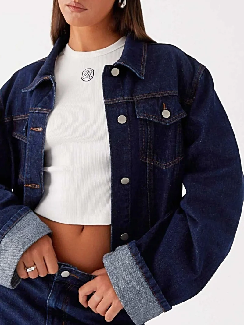 Stijlvol oversized spijkerjack met knoopsluiting en zakken - perfect om te combineren met andere kledingstukken.