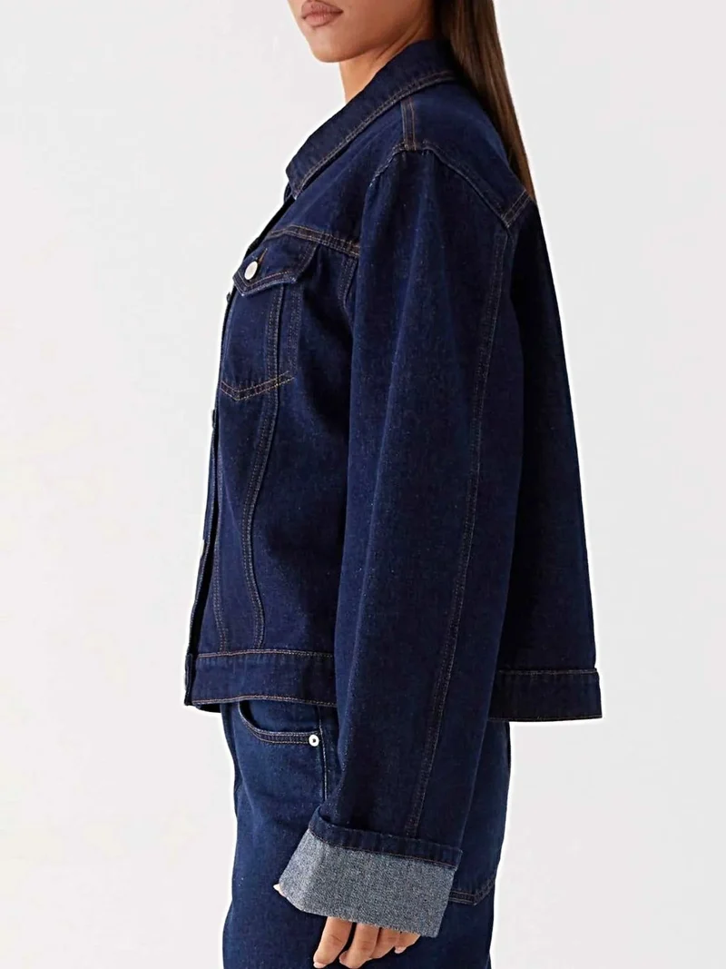 Stijlvol oversized spijkerjack met knoopsluiting en zakken - perfect om te combineren met andere kledingstukken.