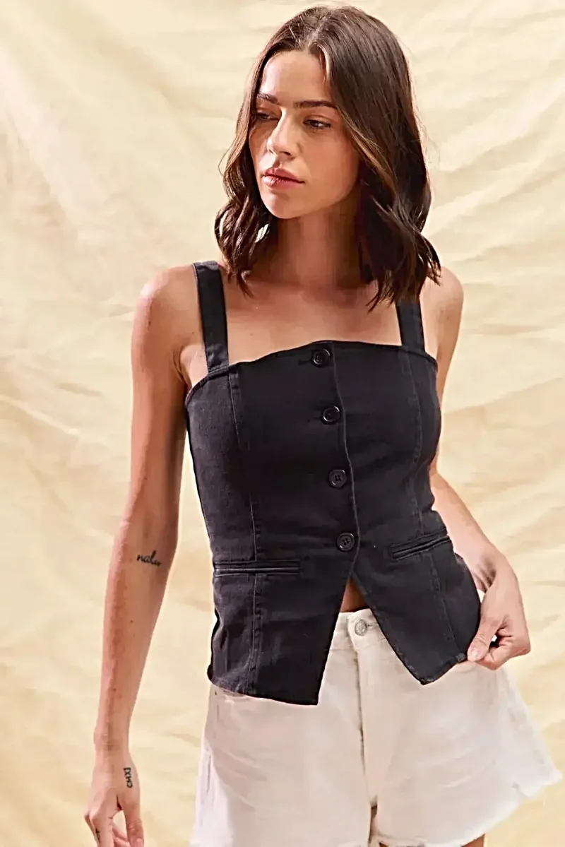 Mouwloze top met knoopsluiting - Aansluitende denimstijl voor wedstrijddagen met een klassiek design