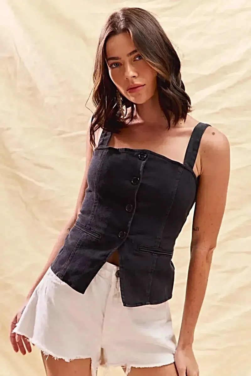 Mouwloze top met knoopsluiting - Aansluitende denimstijl voor wedstrijddagen met een klassiek design